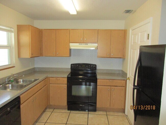 Foto del edificio - Single Family Home in Fort Myers 3BR 1BA