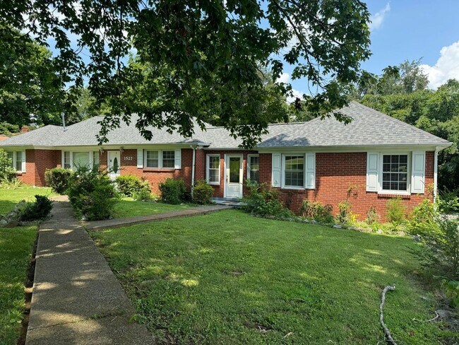 Foto del edificio - 1527 Madison St