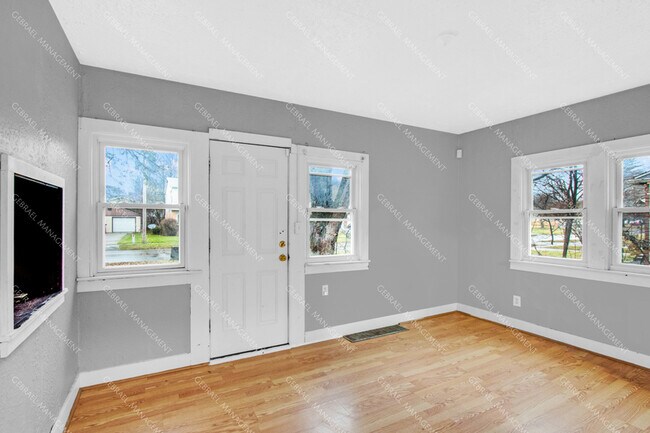 Building Photo - 2957 Mackin Rd.