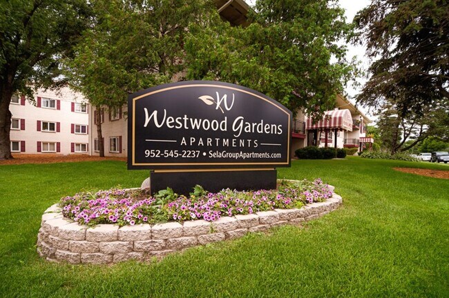 Foto del edificio - Westwood Gardens Apartments
