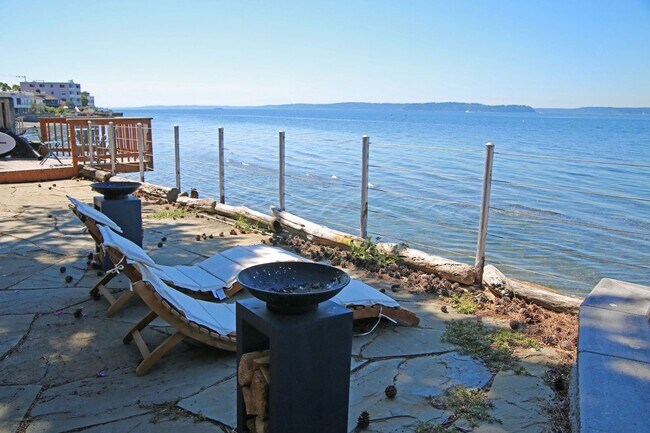 Building Photo - 2 Bedrooms on the Beach ***Under Renovatio...