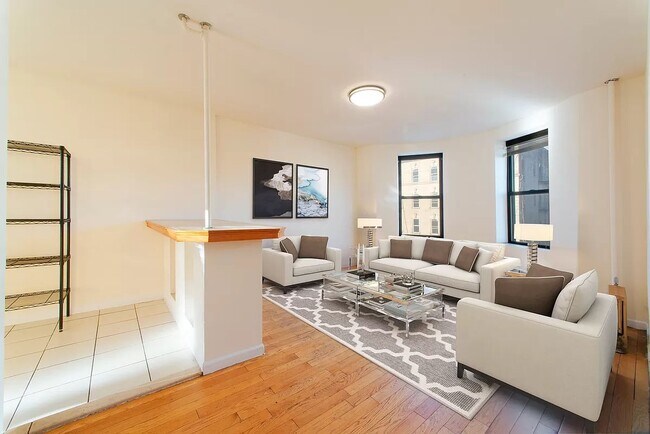 Building Photo - 570 W 183rd ST