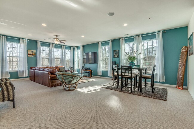 Building Photo - 3-bedroom, 2.5-bathroom condo with a great open-concept main level.