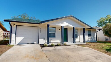 Building Photo - 7323 Glen Arbor Dr