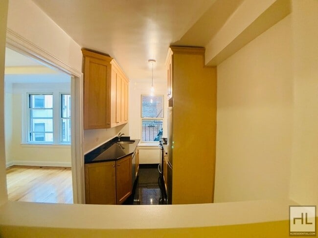 Building Photo - EAST 10 STREET