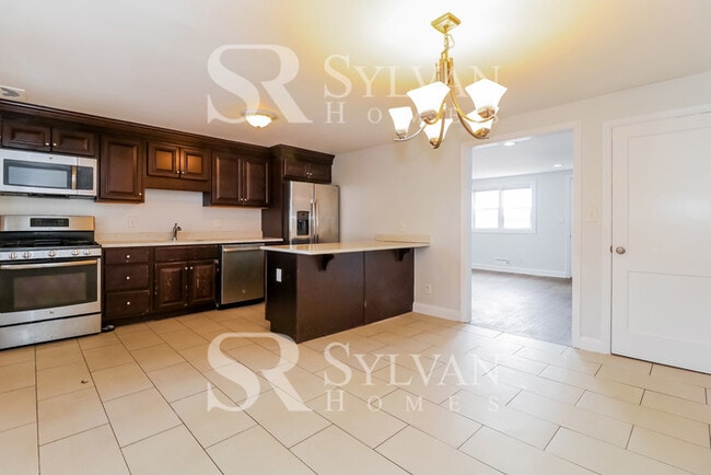 Building Photo - Prepare to fall in love with this 3 bedroo...