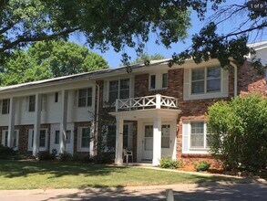 Building Photo - 915 Oakcrest St Building Photo - 915 Oakcrest St