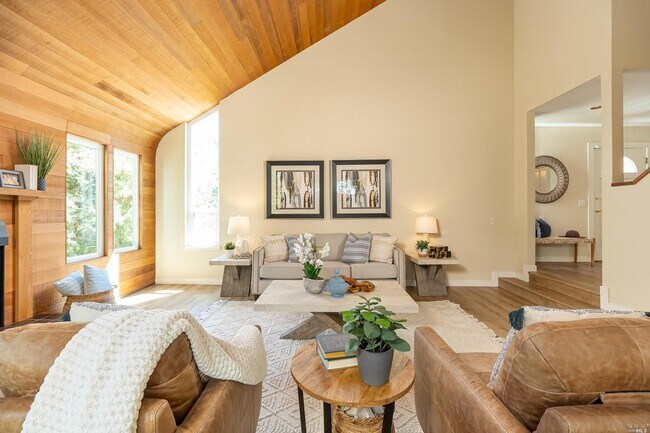 Building Photo - 1425 Los Olivos Rd