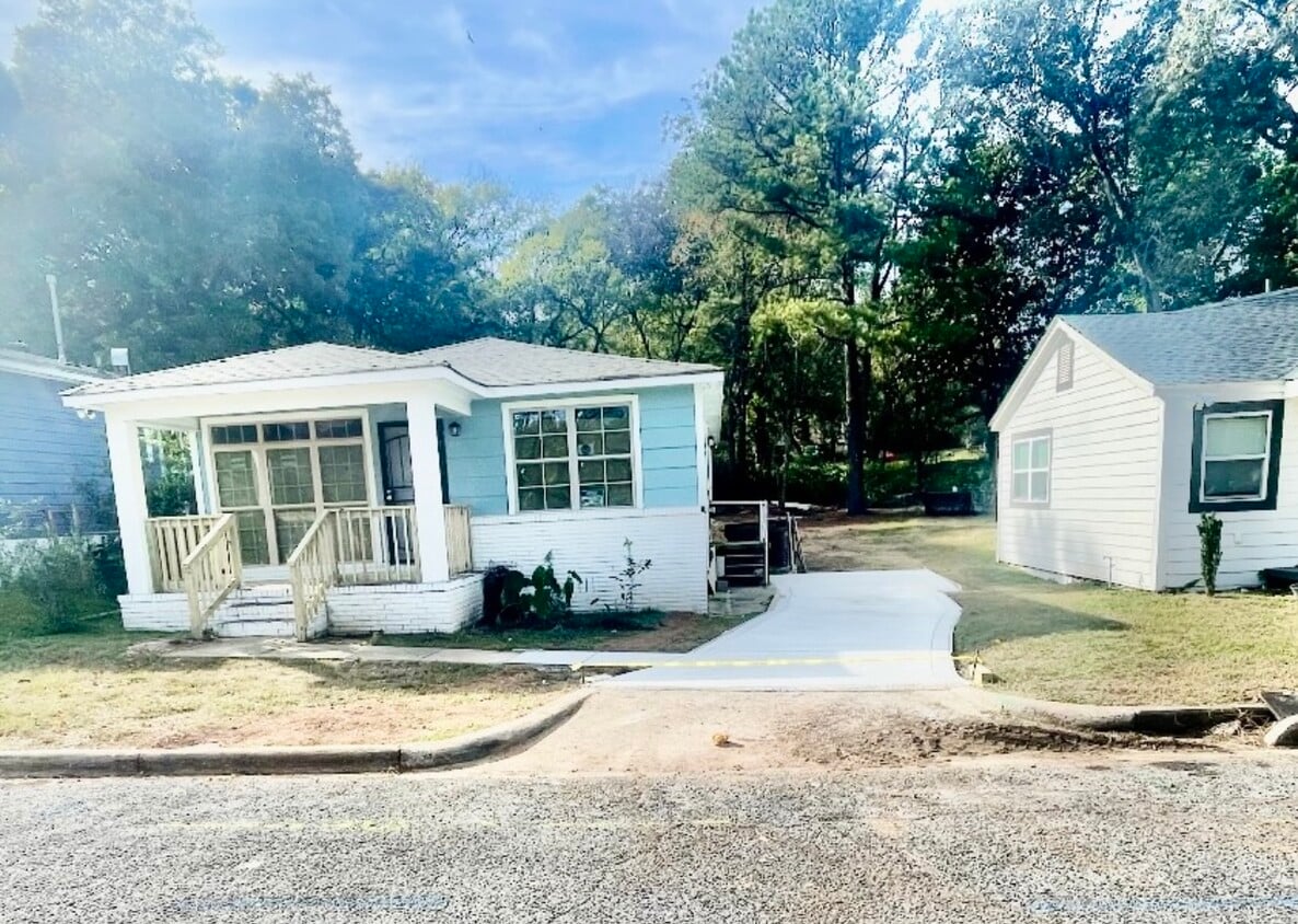 Primary Photo - 616 Antwerp Ave
