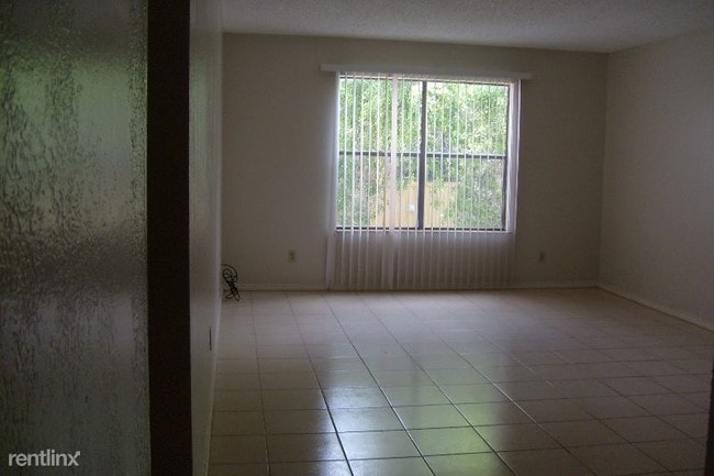 Building Photo - 2 br, 2 bath Condo - 421  Jose Marti Blvd.
