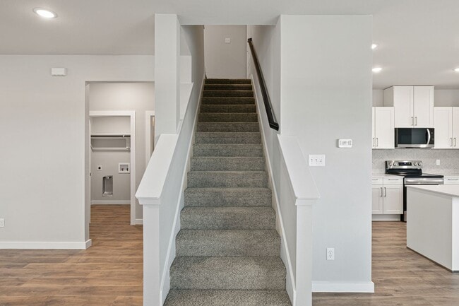 Foto del edificio - AVAILABLE NOW! 3 BEDROOM TRIPLEX  LOCATED ON 1-ACRE LOT IN MIDLOTHIAN, TX!