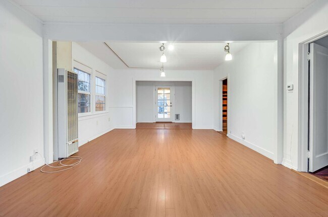 Foto del edificio - 870 College Ave