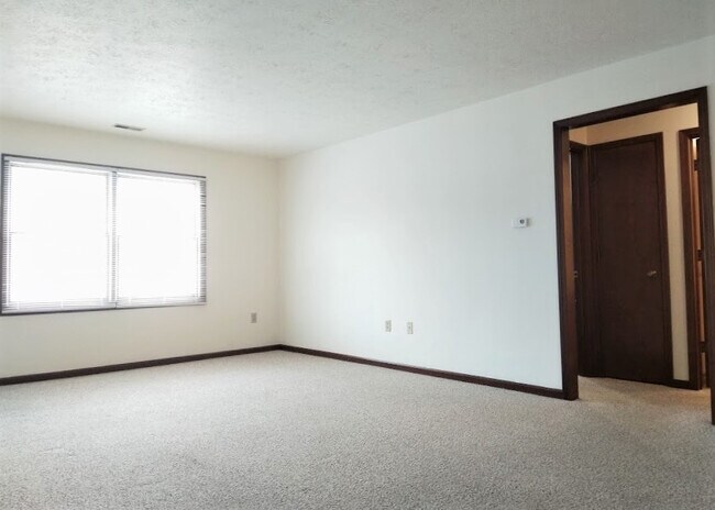 Building Photo - 509 Oak Glen Drive