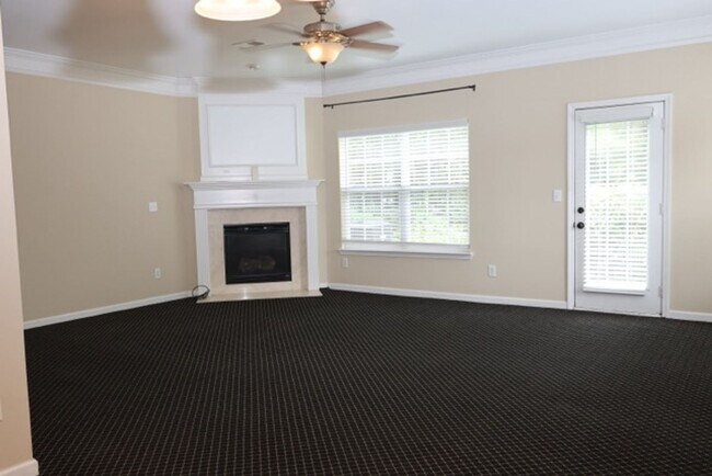 Foto del edificio - Charming 2-story Townhome