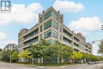 Building Photo - 380-380 Macpherson Ave