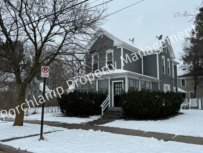 Building Photo - 843 2nd St NW