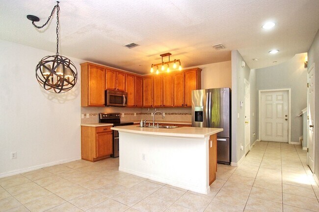 Foto del edificio - Three Bedrooms Two Bath One Garage