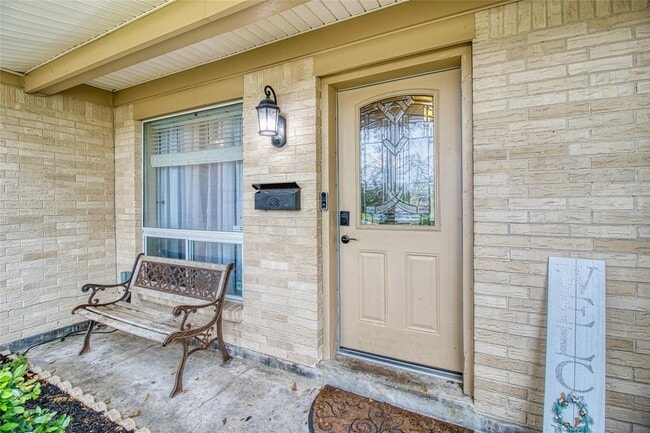 Building Photo - 1405 Delabrook Ct