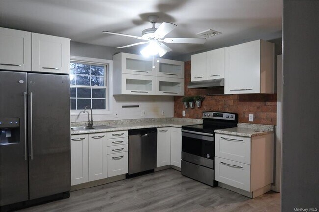 Building Photo - 62 Orchard Lake Dr