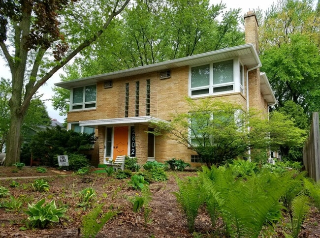 Building Photo - 2802 Arbor Dr