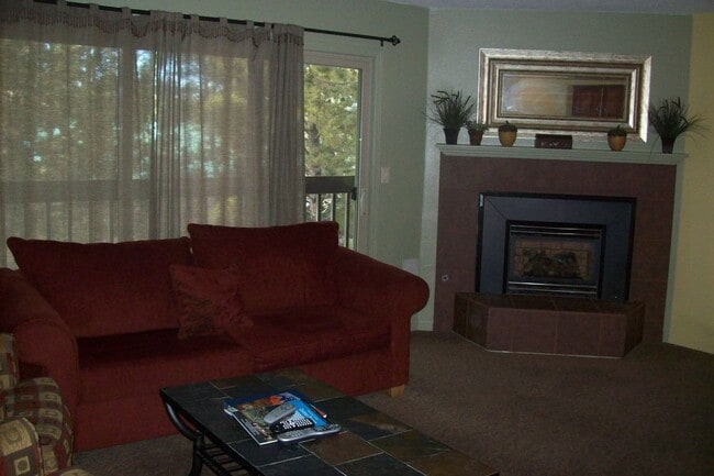 Building Photo - Fully Furnished Condo