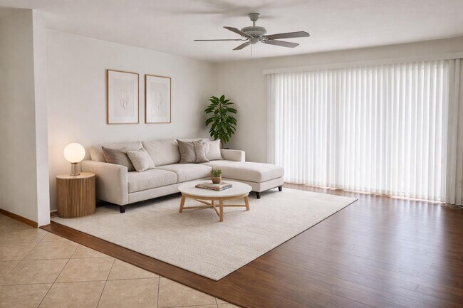 Foto del edificio - 4444 E Paradise Village Pkwy N