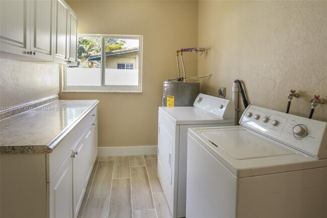 Foto del edificio - 8870 SW 87th St