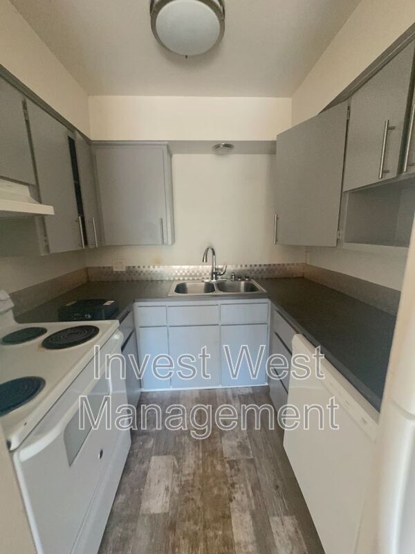 Foto del edificio - 1950-1933 33rd Ave