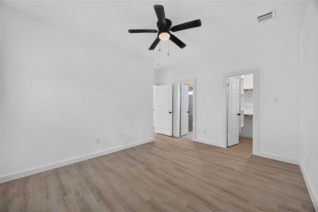 Foto del edificio - 8208 Sterlingshire St