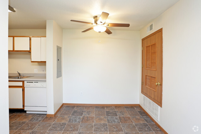 Dining Room - Lynnwood Estates