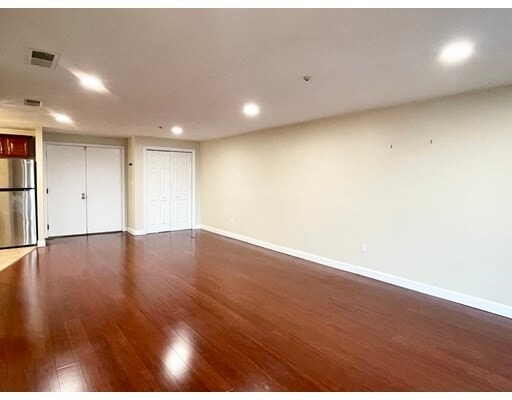 Building Photo - 500 Willard St