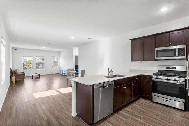 Foto del edificio - 2313 Forgetmenot Ln