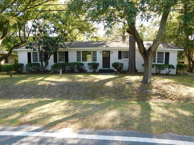 Foto del edificio - 1404 Lake Park Rd