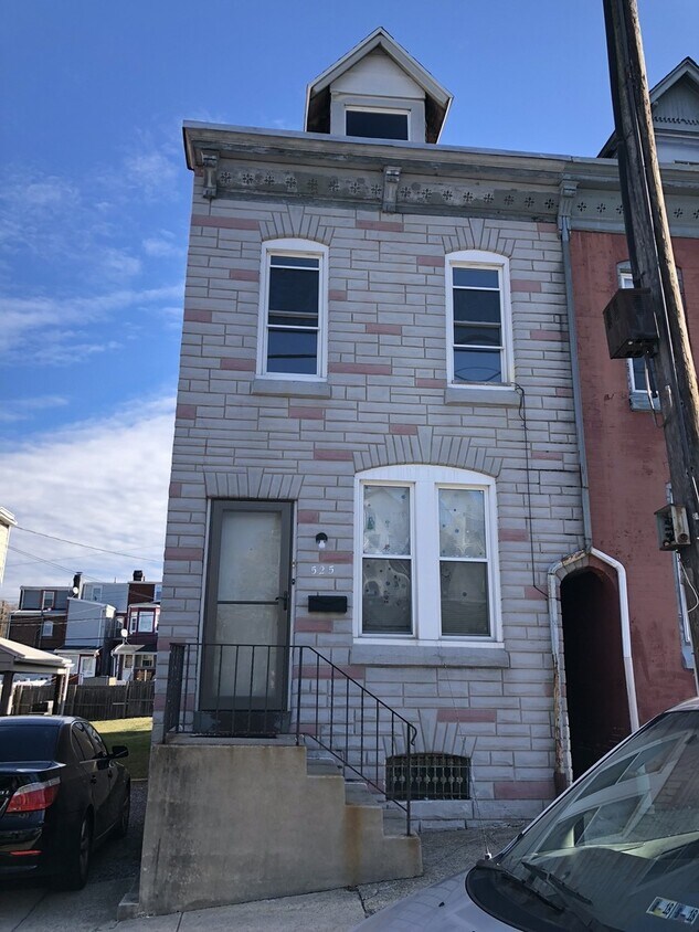 Primary Photo - Reading 4 bedroom Single