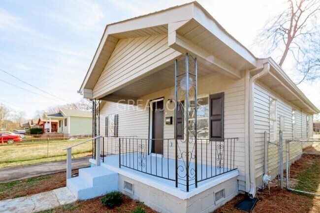 Building Photo - 2205 Powderly Ave SW
