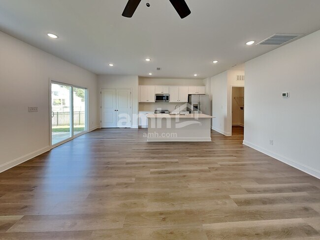 Foto del edificio - 1208 Livengood Wy