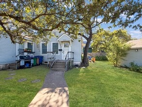 Building Photo - 2203 W 49th St