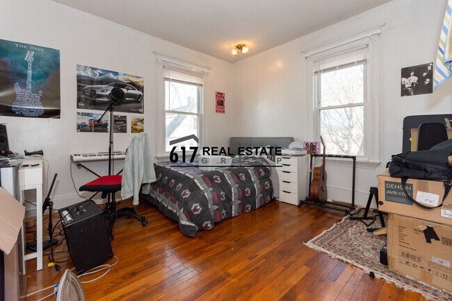 Building Photo - 14 Ashford St