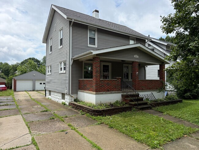 Building Photo - 992 Neptune Ave