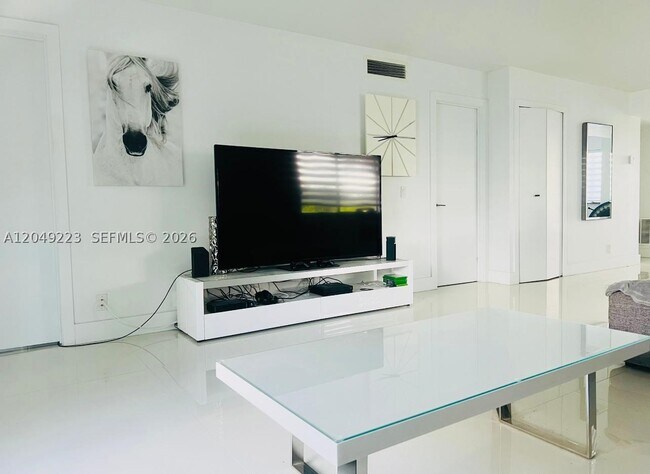 Foto del edificio - 16531 Blatt Blvd