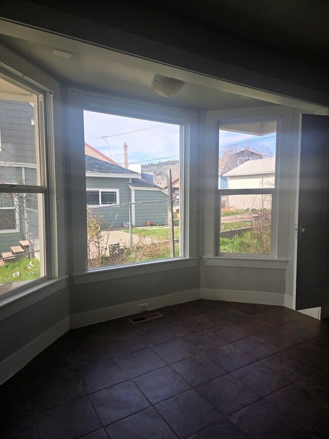 Foto del edificio - 3 bedroom 2 bath house