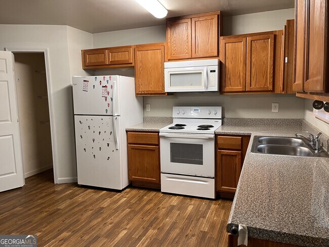 Building Photo - 315 Village Chase