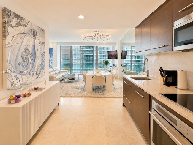 Building Photo - 495 Brickell Ave