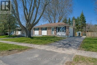Building Photo - 795 Aylmer Crescent