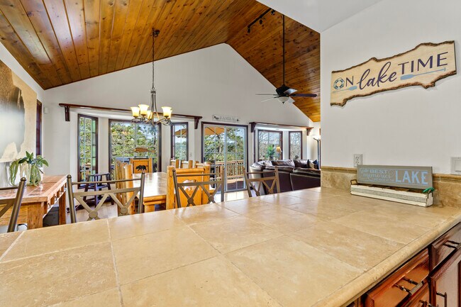 Building Photo - 221 Grizzly Rd