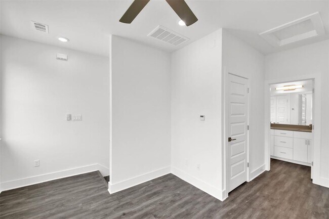 Building Photo - 6406 Felix Ave