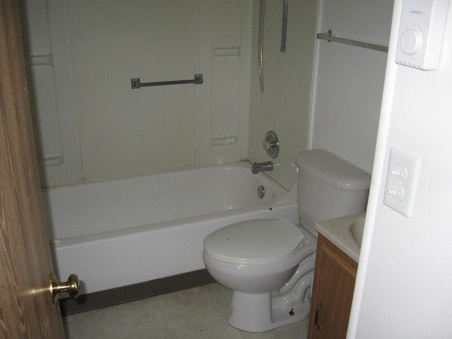 bathroom - 309 S Highland St