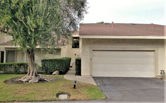 Foto del edificio - 3 br, 3 bath House - 2049 Village Lane