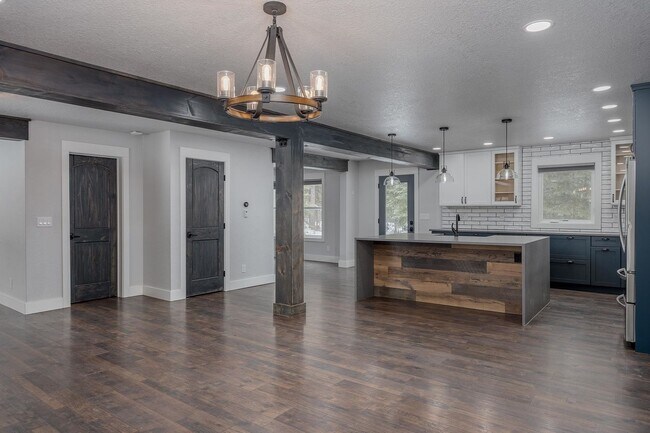 Foto del edificio - Century 21 Gold Rush - 3 bed, 2.5 bath House (North Pole)