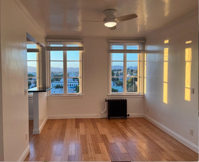 Building Photo - 3005 Main St